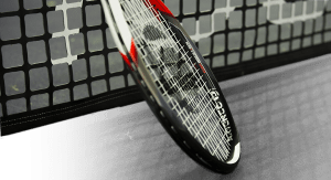 zoom sur une raquette de tennis 
