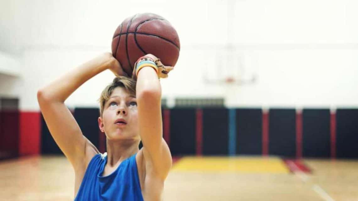 Jouer au basket les conseils pour bien s’équiper en février 2024