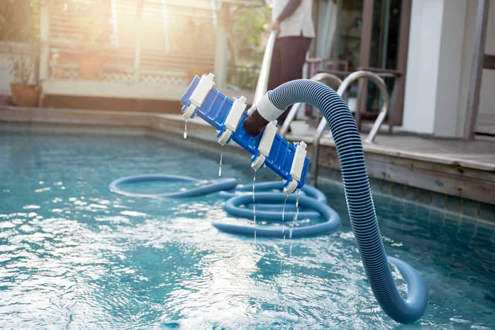 Meilleur balai de piscine : le comparatif en octobre 2025