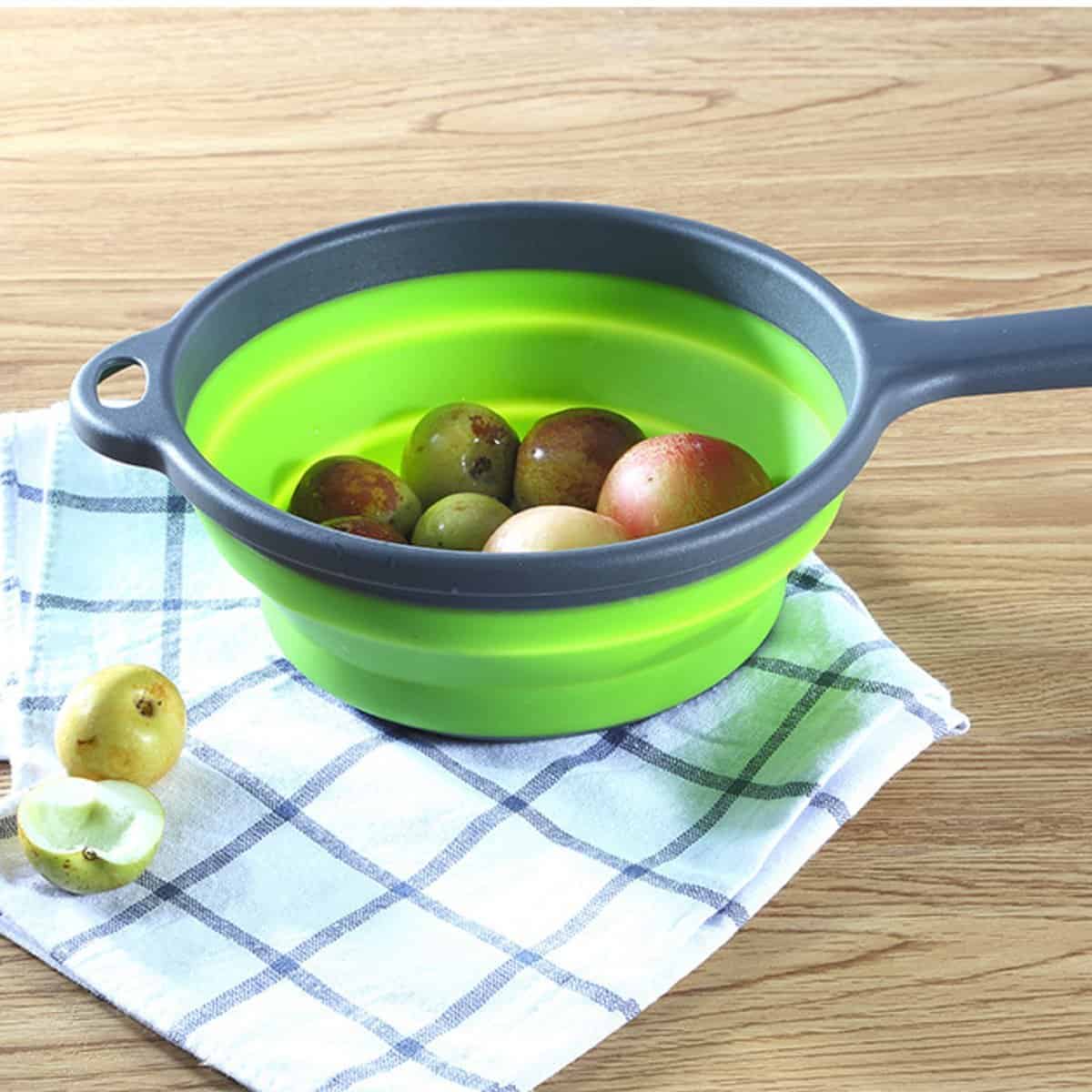 Tupperware - Récipient Et Passoire (D'occasion) à Sion Pour CHF 15